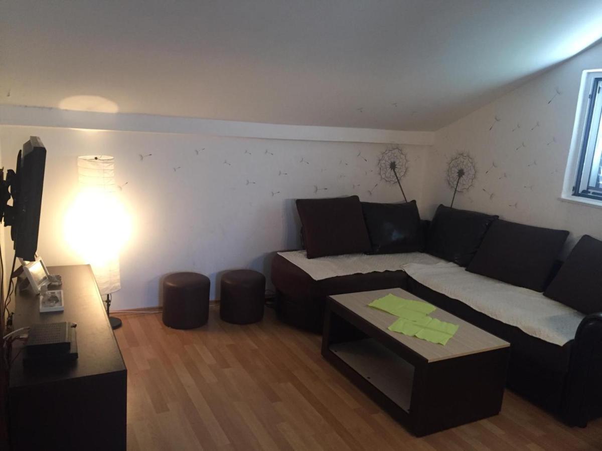 Apartment Julian Каменари Екстериор снимка