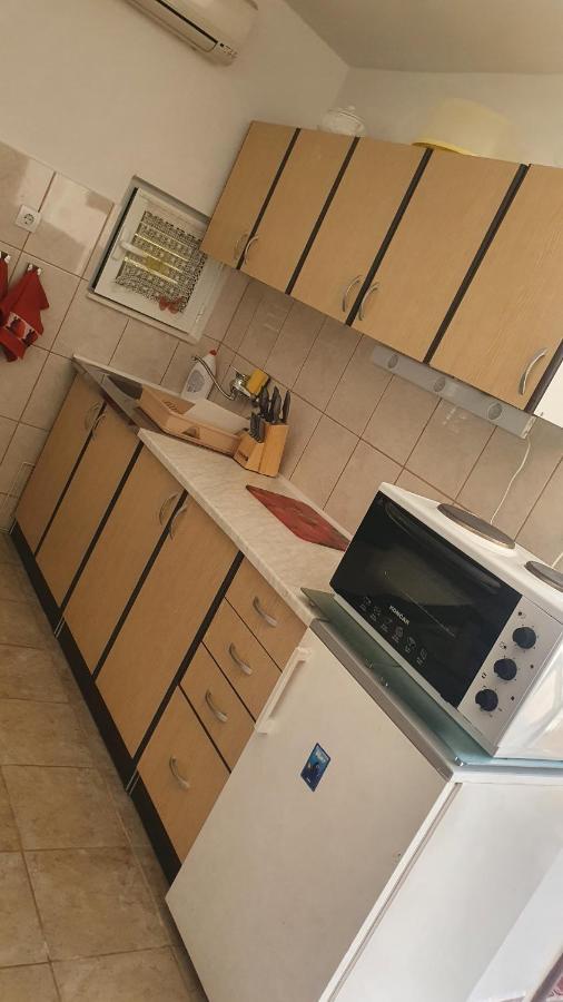 Apartment Julian Каменари Екстериор снимка