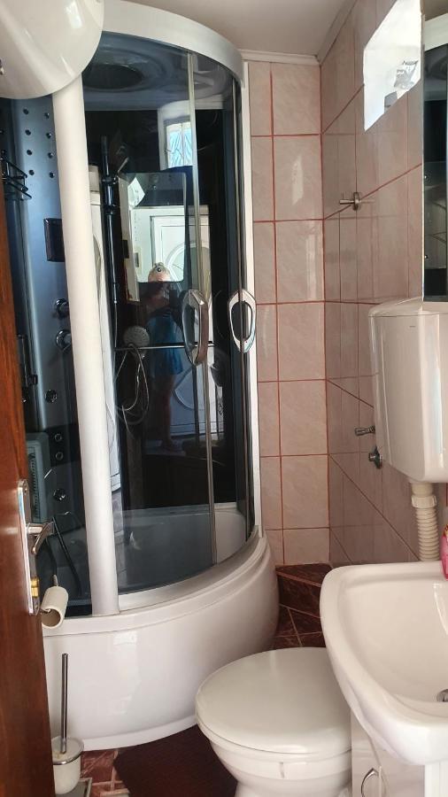 Apartment Julian Каменари Екстериор снимка