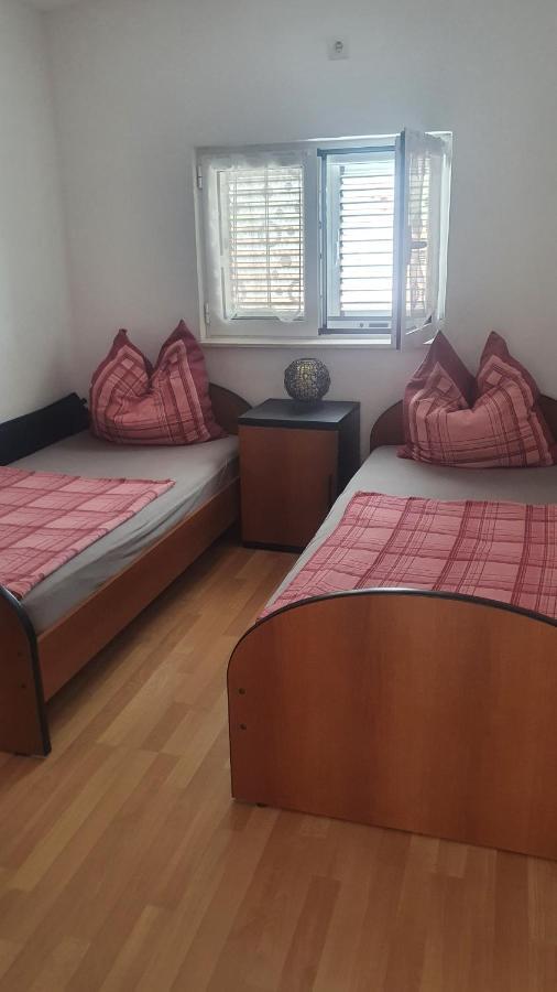 Apartment Julian Каменари Екстериор снимка