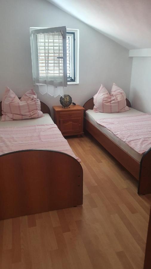 Apartment Julian Каменари Екстериор снимка